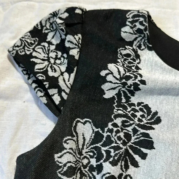 Betsy Johnson Black /Gray Floral Print Dress Cap Sleeve size 8 Midi - Picture 3 of 7